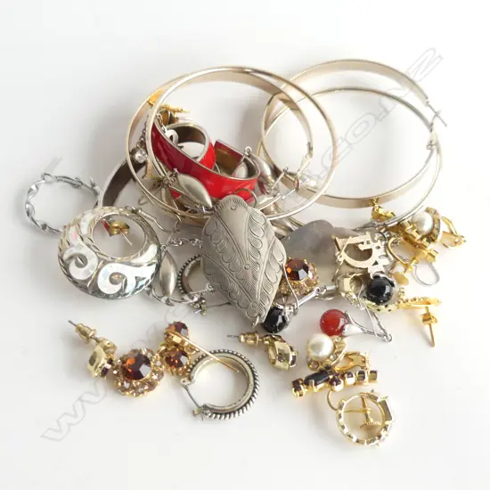 ASST. COSTUME EARRINGS