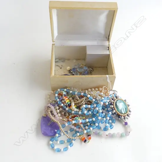 BOX ASST COSTUME JEWELLERY 