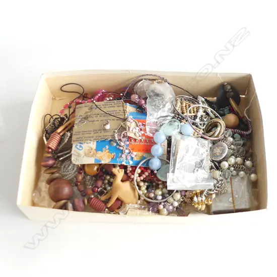 LGECOLLECTION ESTATE COSTUME JEWELLERY. NECKLACES ETC