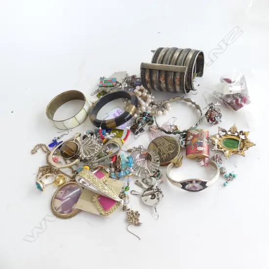 BAG ASST COSTUME JEWELLERY EARRINGS + 2 WIDE OPEN BANGLES