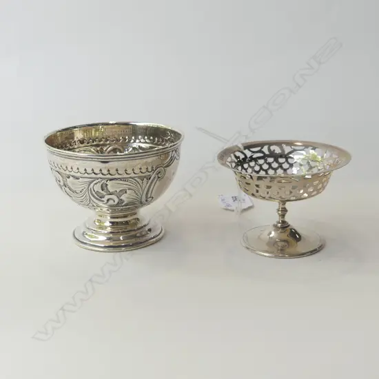 2 STG SILVER SMALL FOOTED DISHES 138 GRAMS