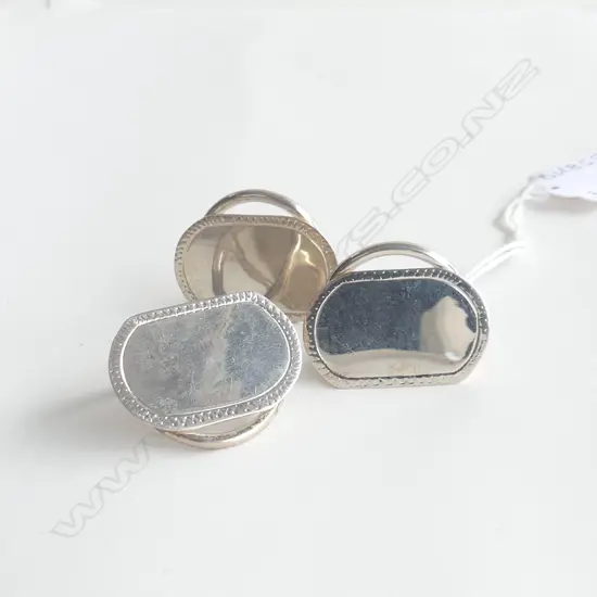 3 SILVER PLACE NAME HOLDERS 23.9gm