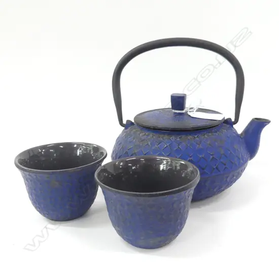 BLUE JAPANESE METAL TEAPOT + 2 CUPS