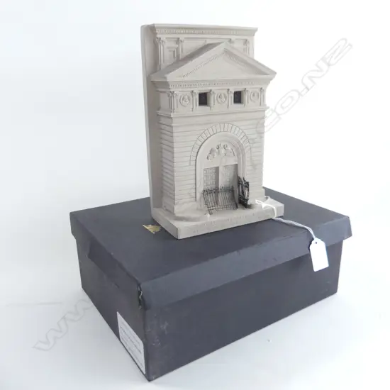 TIMOTHY RICHARDS 'NATIONAL PORTRAIT GALLERY' SCULPTURE H. 240MM - IN ORIGINAL BOX