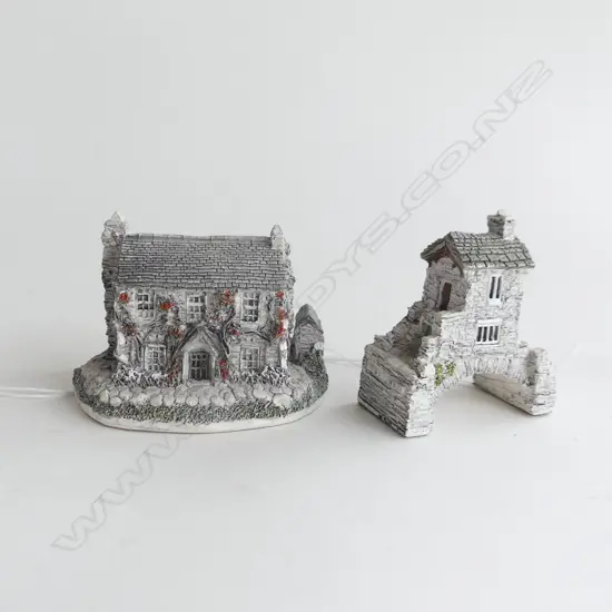 2 LILLIPUT LANE COTTAGES IN ORIGINAL BOXES WITH DEEDS