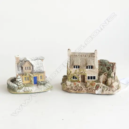 2 LILLIPUT LANE COTTAGES; CRANBERRY COTTAGE & COBBLERS COTTAGE IN ORIGINAL BOXES (1 WITH DEED)
