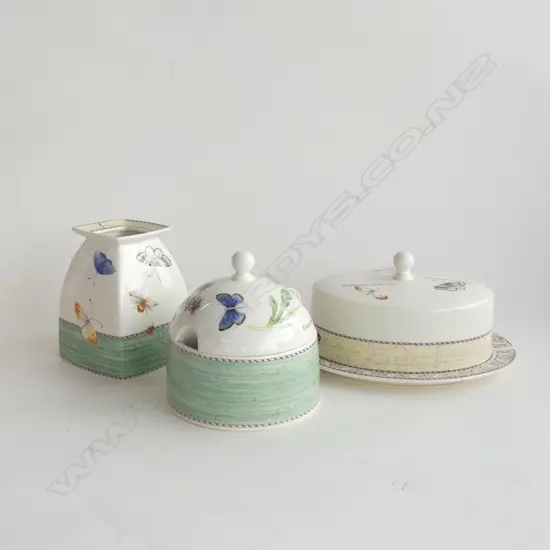 WEDGWOOD 'SARAH'S GARDEN' LIDDED HONEY POT & VASE (H115MM) (BOTH NEW IN BOXES) + CHEESE DISH (L 200MM) (NO BOX)