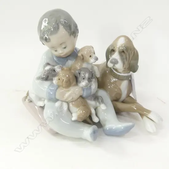 LLADRO FIGURINE; BOY w. DOG & PUPPIES W.160mm