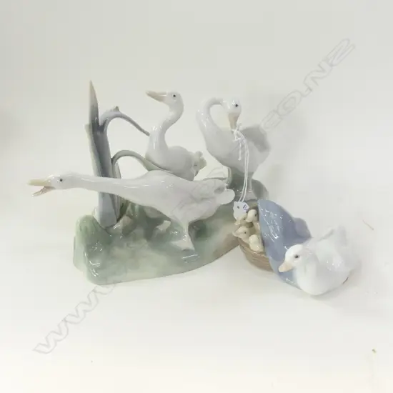 2 LLADRO FIGURINES; 3 GEESE W.235mm + DUCK w. 4 DUCKLINGS #4895