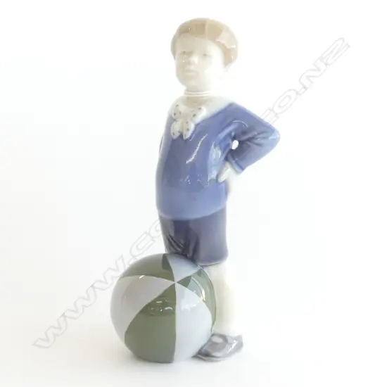 ROYAL COPENHAGEN BOY w. BALL #3542 H.165mm