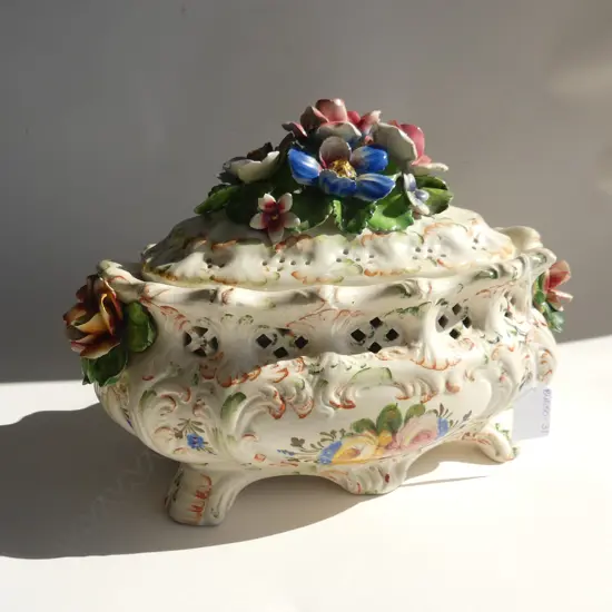 LG ORNATE ITALIAN LIDDED SERVING DISH WITH APPLIED PORCELAIN FLOWERS 310 X 180MM