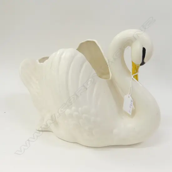 LG CROWN LYNN SWAN WITH COLOURED BEAK L 320MM SOME WEAR TO YELLOW & BLACK ON BEAK,