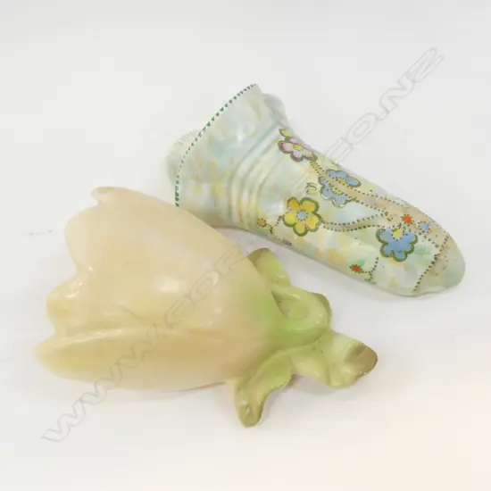 2 WALL POCKET VASES INCL ONE BESWICK (H 230MM)