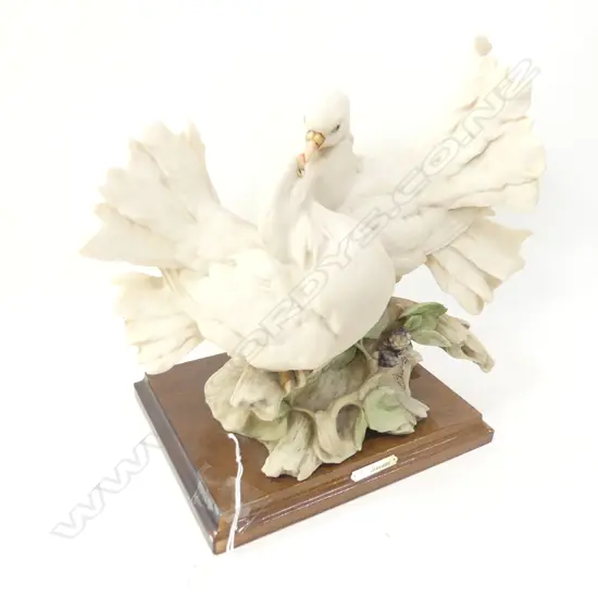 CAPODIMONTE PR KISSING DOVES BY G. ARMANI H.245mm