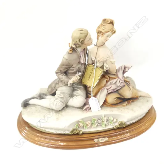 LGE CAPODIMONTE COURTING COUPLE 'B. MERLI' W.390mm