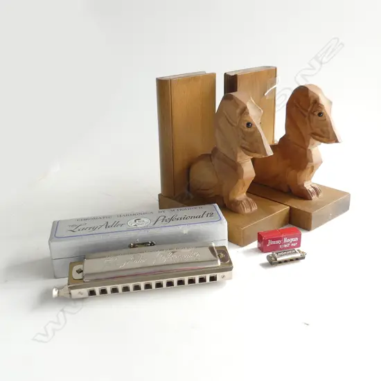 PR VINTAGE CARVED WOODEN DOG BOOK ENDS H.160mm +  TWO HARMONICA, CASED