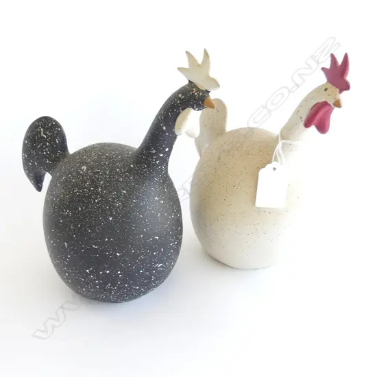 PR BLACK & WHITE CERAMIC CHICKENS H.200mm