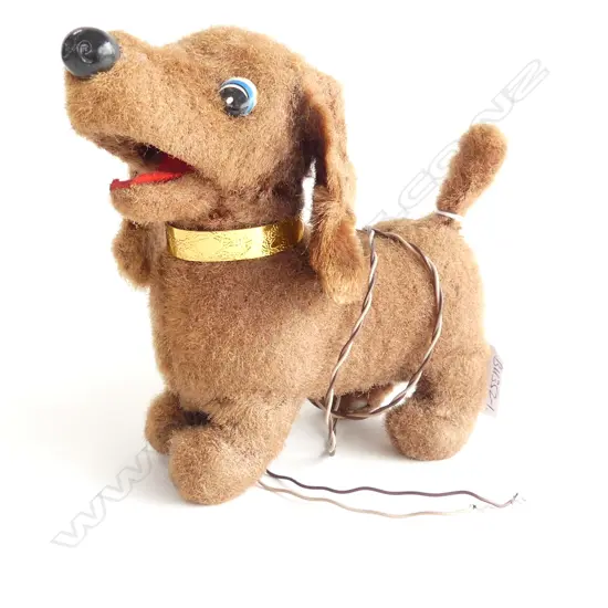 VINTAGE JAPANESE FLOCK TIN PLATE DOG, NO BATTERY PACK