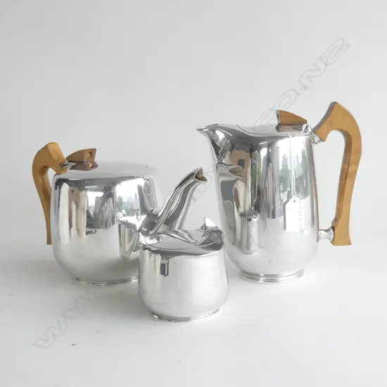 3 PCE PICQUOT WARE ALUMINIUM TEA SET 1950/60. tea pot hot water pot & sugar bowl