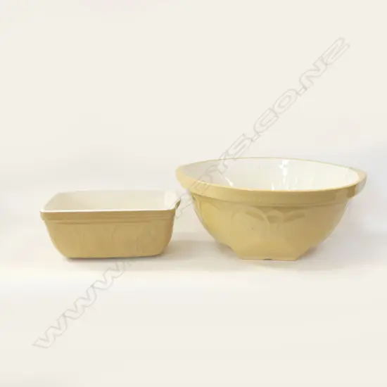 T G GREEN GRIPSTAND MIXING BOWL (DIA  325MM) & LOAF DISH (L230MM) BOTH HAS SOME CRAZING