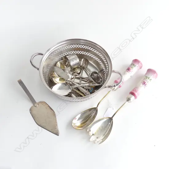 LATTICE SILVER PLATE STRAINER  (DIA 185MM) + ASST CUTLERY INCL PORCELAIN HANDLE SERVERS ETC.