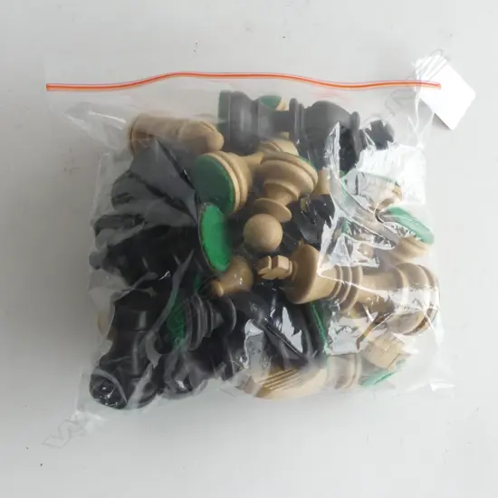 CARVED WOODEN CHESS SET (AF 1  White Pawn Missing)