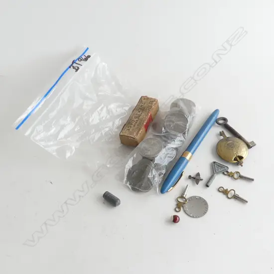 SM BOX ASST INCL COINS, OLD KEYS ETC..