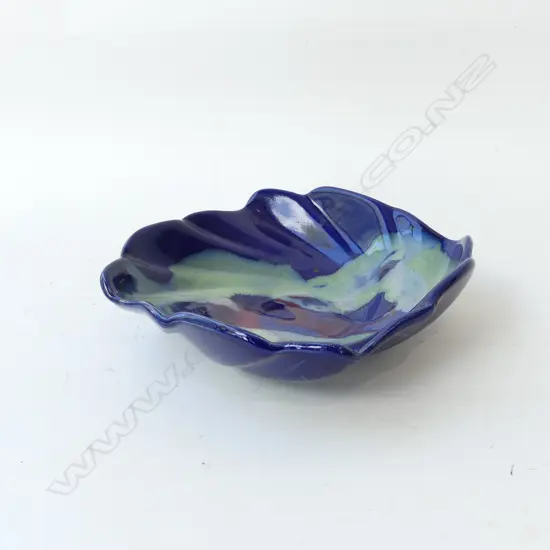 NZ STUDIO POTTERY BOWL D. 260mm SIGNED CLOUDSTONE STUDIO AT BASE