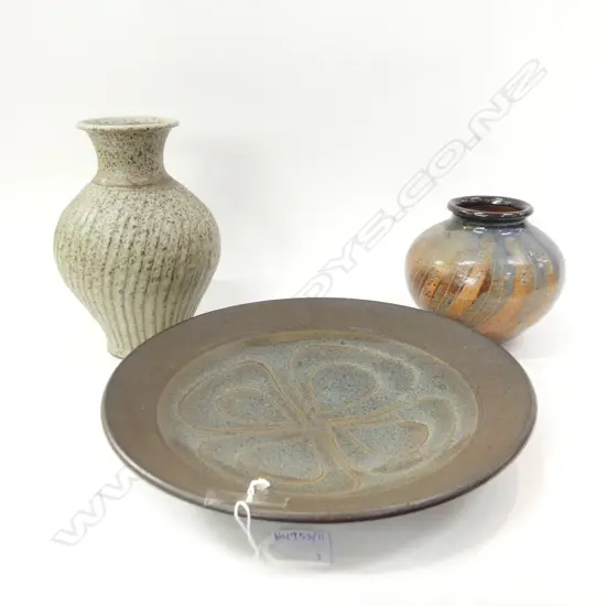 3 PCES STUDIO POTTERY; 2 VASES w. SPIRAL DECORATION + PLATE 275mm dia
