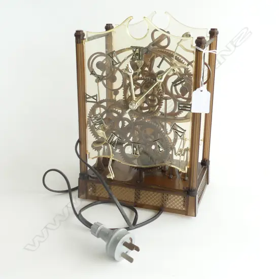 GORDON BRATT 5 MAN CLOCK PLASTIC H.290mm (works)