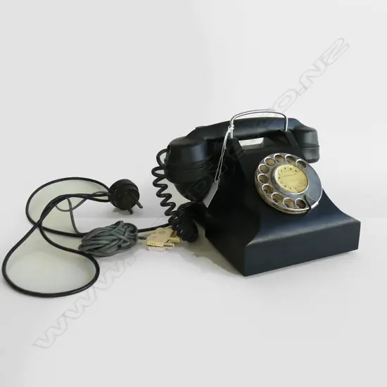 VINTAGE BLACK DIAL PHONE