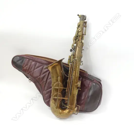 VINTAGE 'NEW YORKER' SAXOPHONE H.560mm, CASED
