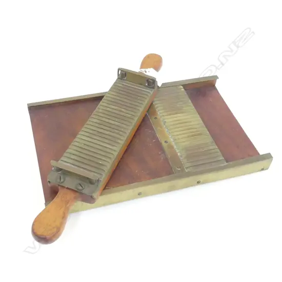 ANTIQUE PILL ROLLER 210x340mm