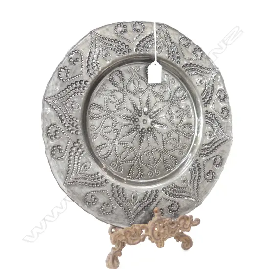 DECORATIVE GLASS PLATE ON CAST IRON STAND