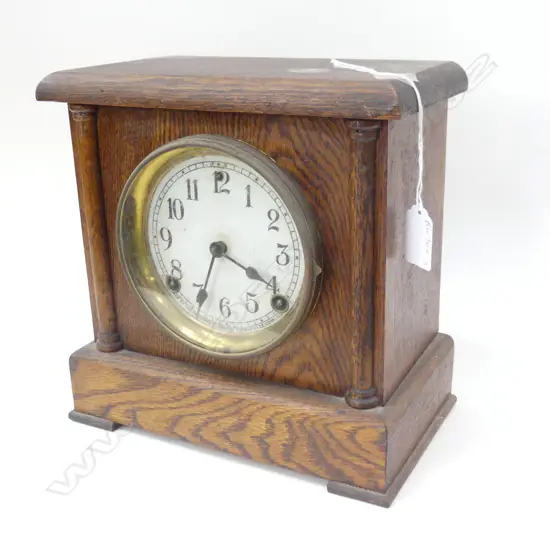 OLD OAK CASED MANTLE CLOCK 'THE SESSIONS CLOCK' USA, KEY INCL.;245 X 245MM