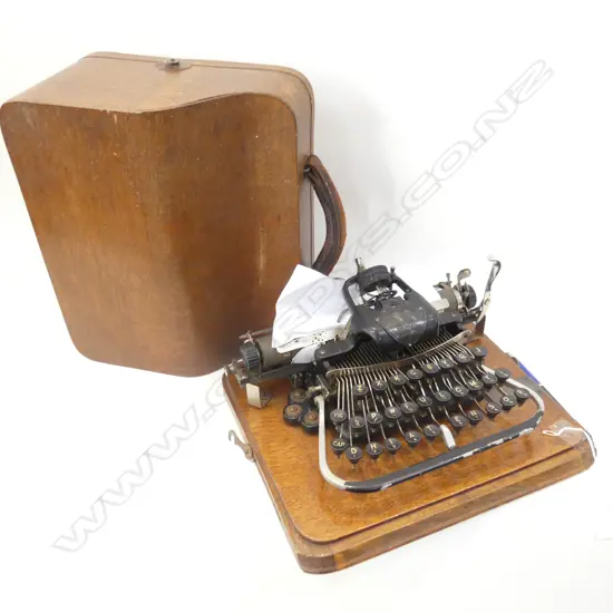 VINTAGE BLICKENSDERFER ;TYPEWRITER IN OAK CASE
