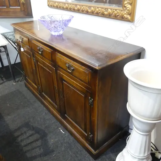 OAK GEORGIAN STYLE SIDEBOARD 1420 x 440 x 860mm