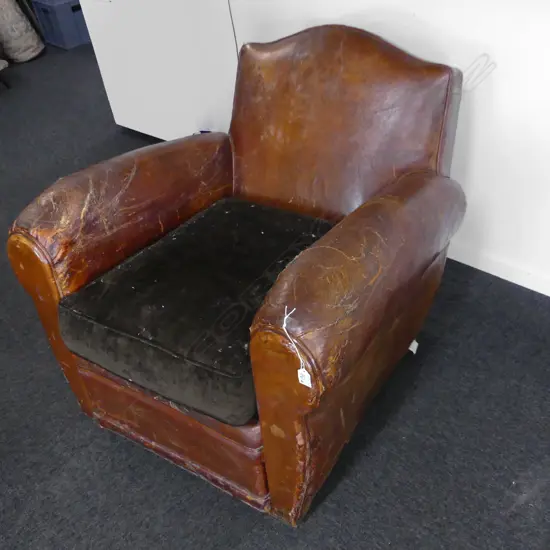 LEATHER CLUB CHAIR - DISTRESSED