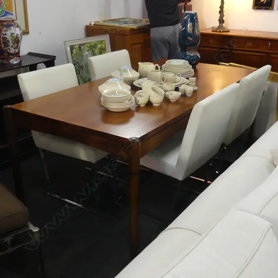 RETRO / MID CENTURY STYLE DINING TABLE