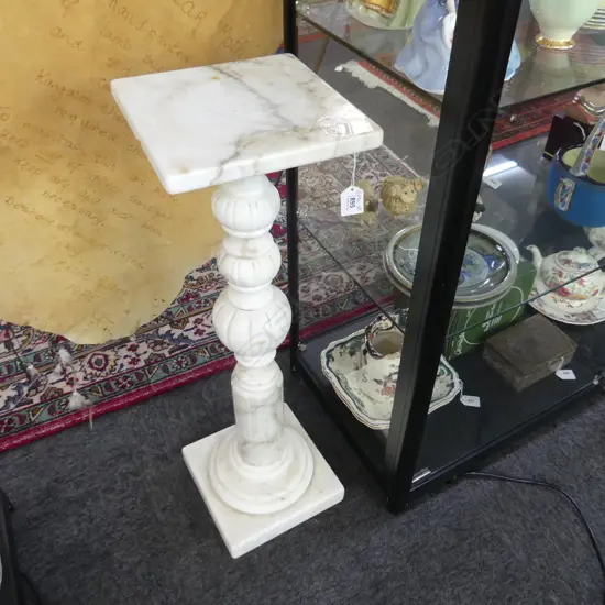 MARBLE COLUMN STAND H.745mm (chip)