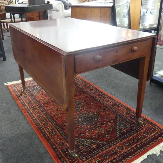REGENCY FLAME MAHOGANY DROPSIDE TABLE L 1110 MM