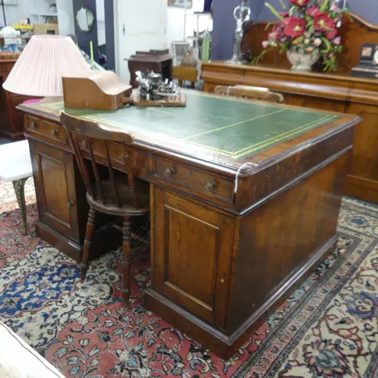 VICTORIAN OAK TOOLED LEATHER TOPPED DESK