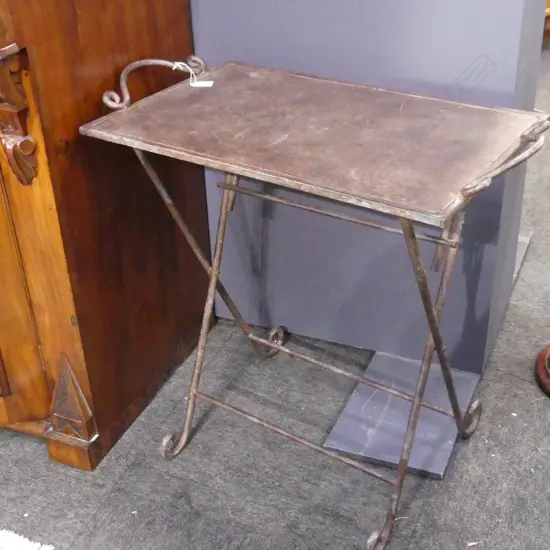 FOLDING WROUGHT IRON TABLE AND TABLE MATS