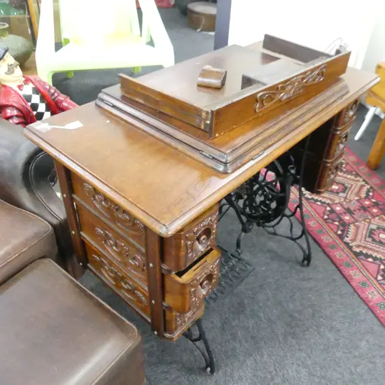 VINTAGE SINGER SEWING MACHINE & TABLE DRAWER A/F