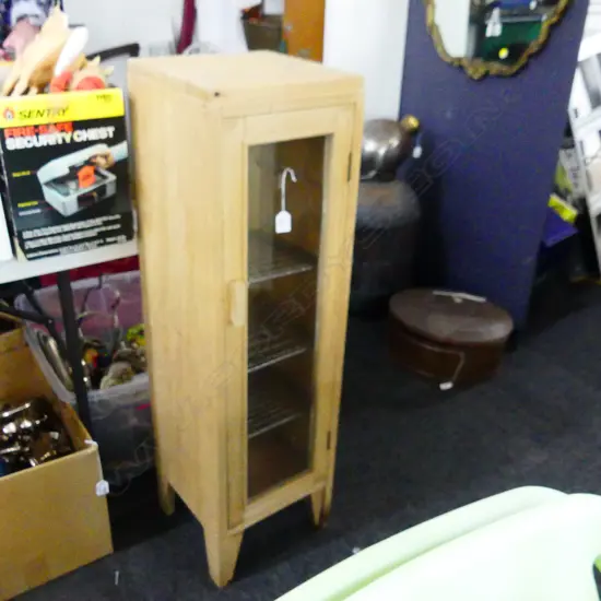 VINTAGE GLAZED CABINET w. 4 WOVEN METAL SHELVES 310x300x1065mm