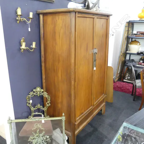 LGE ORIENTAL 2 DOOR CABINET 1090x590x1870mm