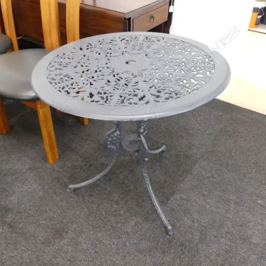 OUTDOOR ENDERSLEY STYLE TABLE