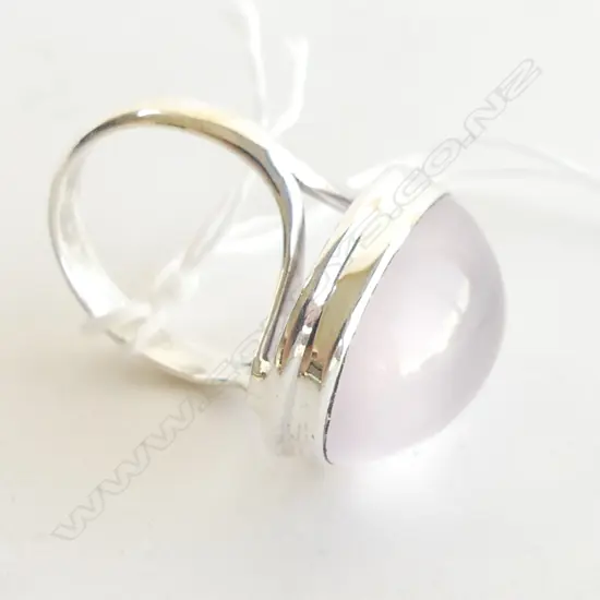 STG SILVER & LG ROSE QUARTZ CABOCHON RING SIZE P