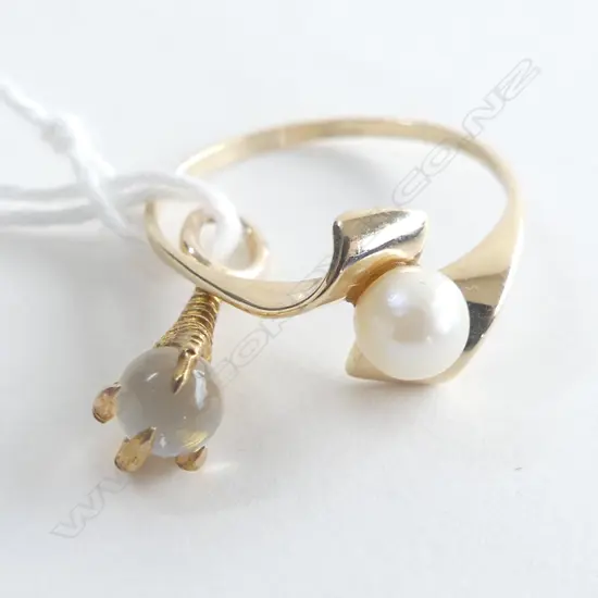 VINTAGE 10CT GOLD PEARL RING SIZE (1.5g) AND CLAW PENDANT size p 1/2