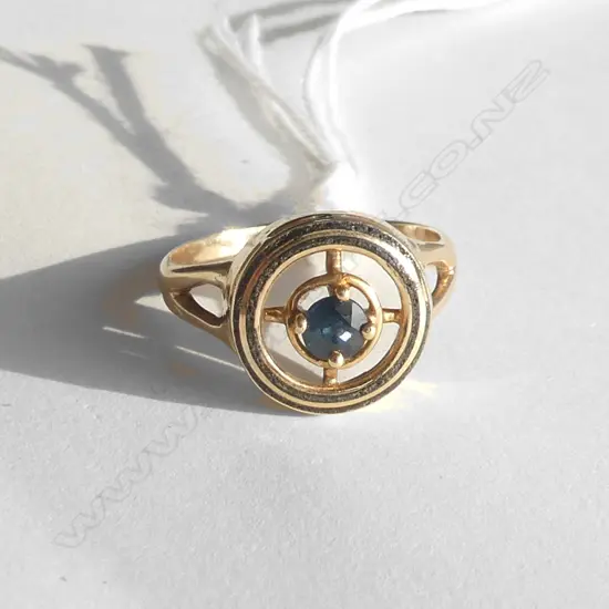 9CT  BLUE SAPPHIRE RING 2.4 GRAMS